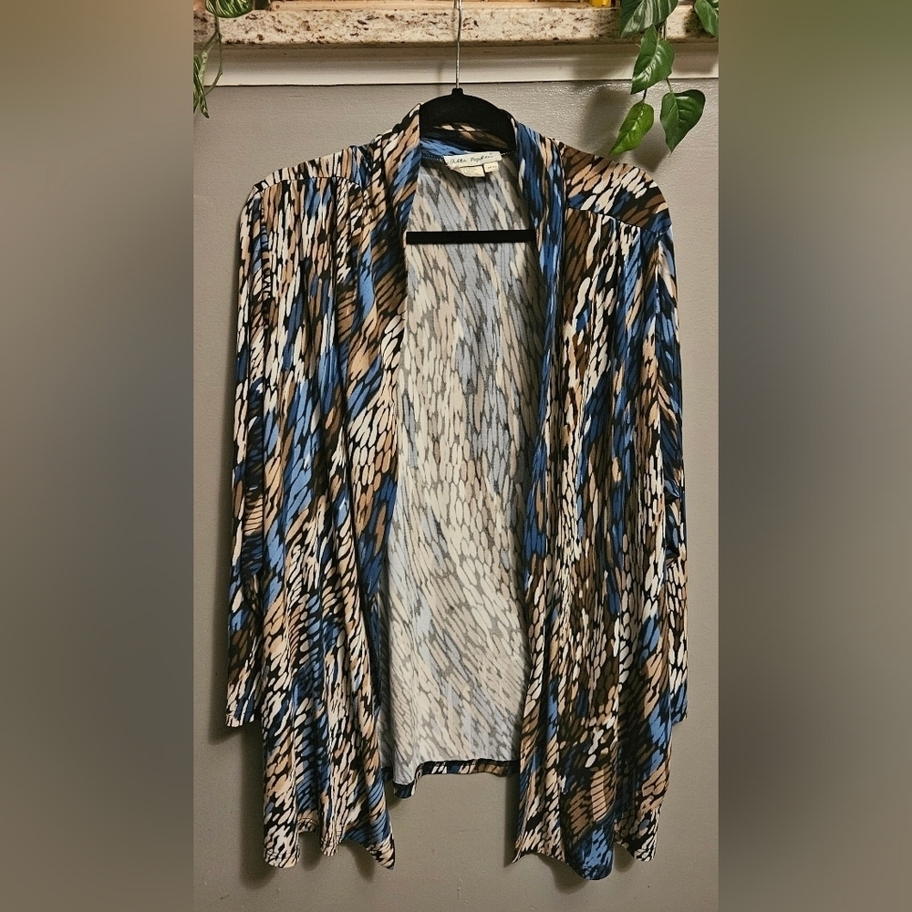 Lightweight Long Sleeve Graphic Print Cardigan Plus Size Women (size 20/22)